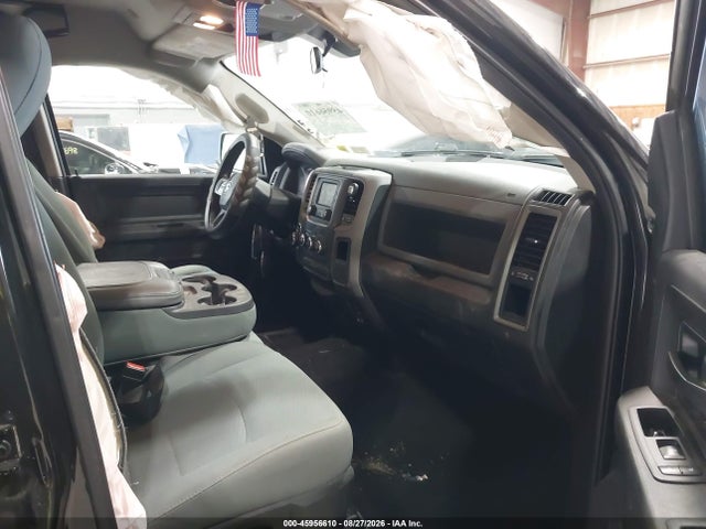 45956610 :رقم المزاد ، 3C6RR7KT1JG123310 vin ، 2018 Ram 1500 Express  4x4 5'7 Box مزاد بيع