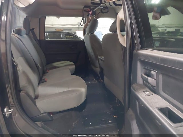 45956610 :رقم المزاد ، 3C6RR7KT1JG123310 vin ، 2018 Ram 1500 Express  4x4 5'7 Box مزاد بيع