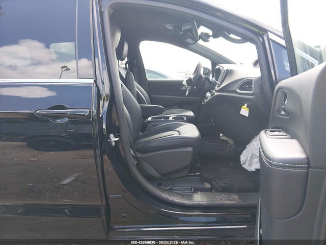 45956830 :رقم المزاد ، 2C4RC1BG9VR585463 vin ، 2027 Chrysler Pacifica مزاد بيع