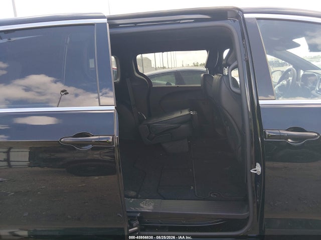 45956830 :رقم المزاد ، 2C4RC1BG9VR585463 vin ، 2027 Chrysler Pacifica مزاد بيع