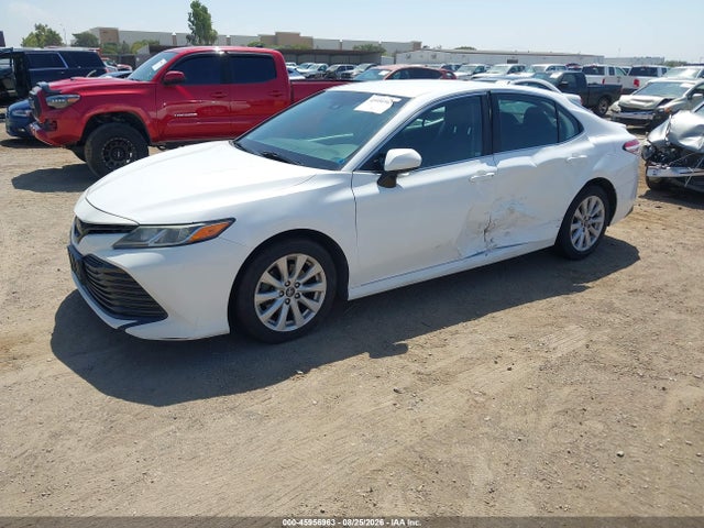 Toyota CAMRY LE 2018 4T1B11HK7JU636681 Image 2