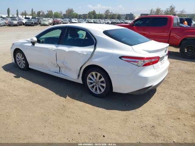 Toyota CAMRY LE 2018 4T1B11HK7JU636681 Image 3