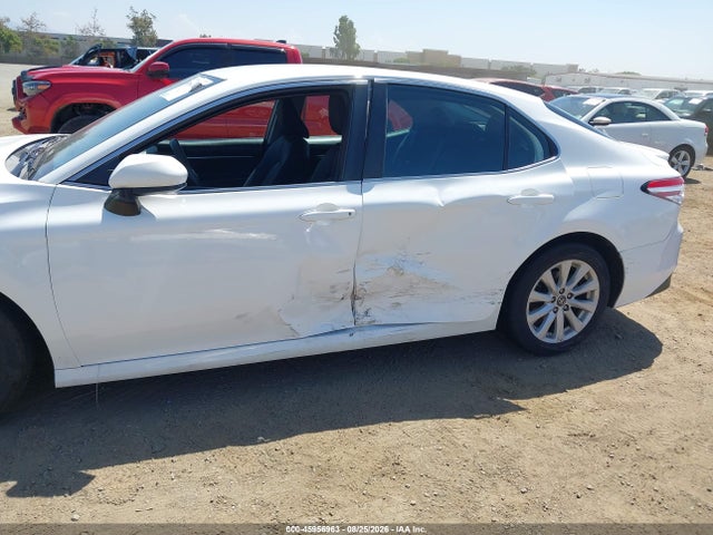 Toyota CAMRY LE 2018 4T1B11HK7JU636681 Image 6