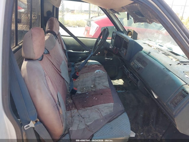 Продажа на аукционе авто 1994 Chevrolet Gmt-400 C1500, vin: 1GCEC14Z4RZ156692, номер лота: 45957043