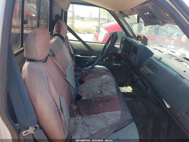 Продажа на аукционе авто 1994 Chevrolet Gmt-400 C1500, vin: 1GCEC14Z4RZ156692, номер лота: 45957043