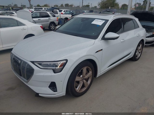 Audi E-tron Premium Plus 2019 WA1LAAGE8KB022668 Image 2