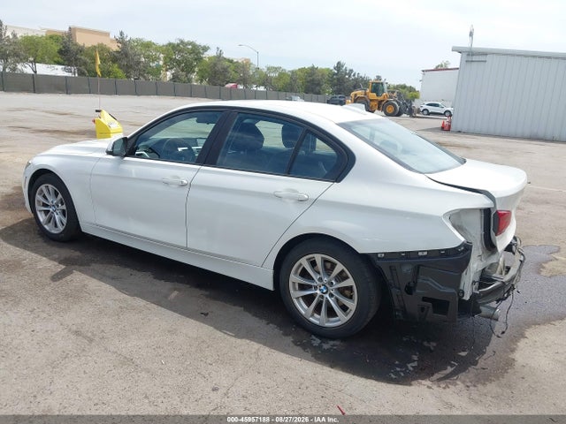 BMW 320i 2017 WBA8A9C53HK619975 Image 3