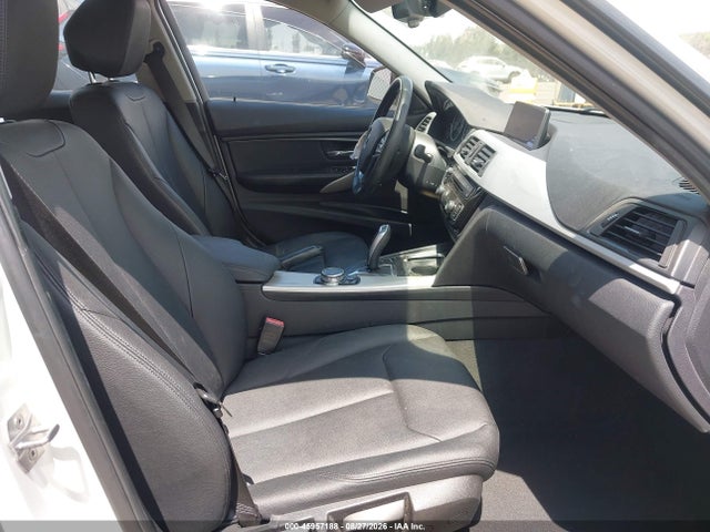 BMW 320i 2017 WBA8A9C53HK619975 Image 5