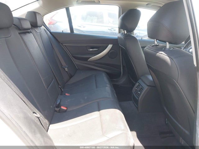 BMW 320i 2017 WBA8A9C53HK619975 Image 8