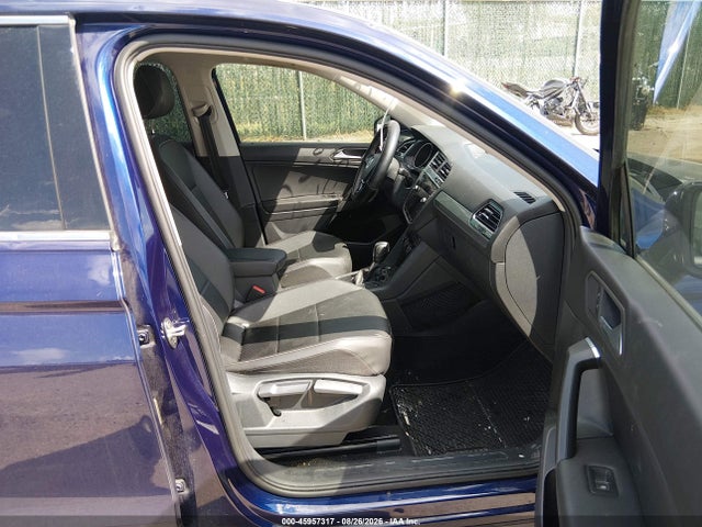 2021 Volkswagen Tiguan 2.0t Se/2.0t Se R-line Black/2.0t Sel მანქანა იყიდება აუქციონზე, vin: 3VV3B7AX1MM123242, აუქციონის ნომერი: 45957317