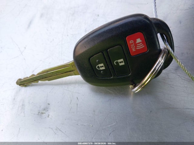 JTMZFREV6FJ050063 Toyota RAV4 LE