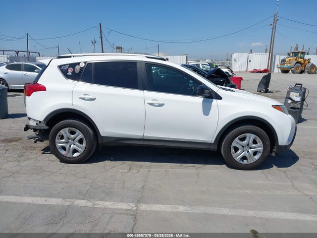 JTMZFREV6FJ050063 Toyota RAV4 LE