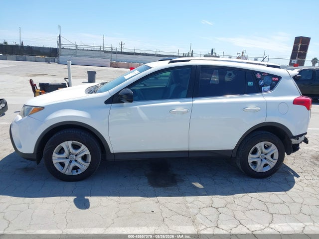 JTMZFREV6FJ050063 Toyota RAV4 LE