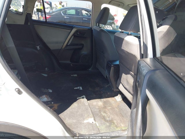 JTMZFREV6FJ050063 Toyota RAV4 LE