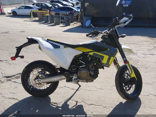 VBKUSV40XMM710569 Husqvarna Supermoto 701