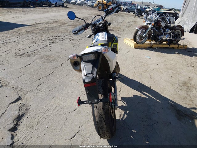 VBKUSV40XMM710569 Husqvarna Supermoto 701
