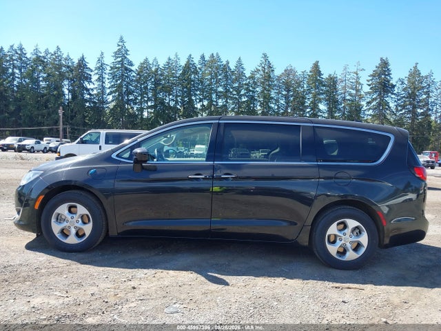 Chrysler Pacifica Hybrid Touring Plus 2017 2C4RC1H75HR797420 Image 14