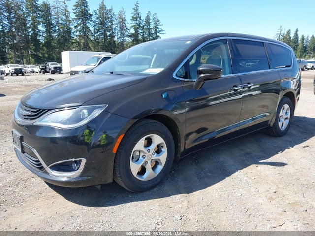 Chrysler Pacifica Hybrid Touring Plus 2017 2C4RC1H75HR797420 Image 2