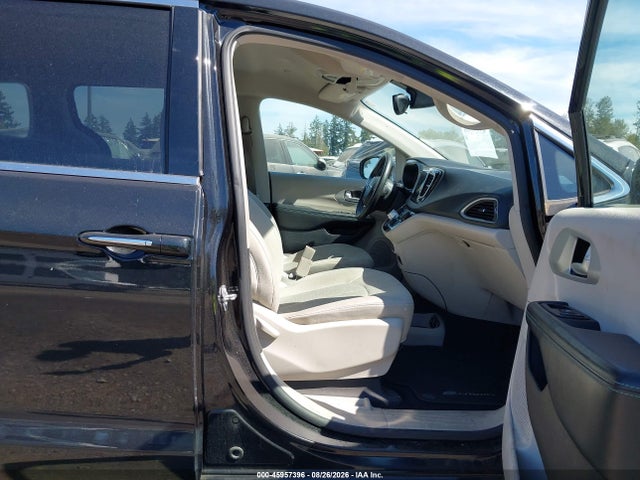 Chrysler Pacifica Hybrid Touring Plus 2017 2C4RC1H75HR797420 Image 5