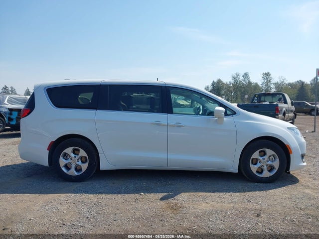 Chrysler Pacifica Hybrid Touring Plus 2018 2C4RC1H73JR311659 Image 13