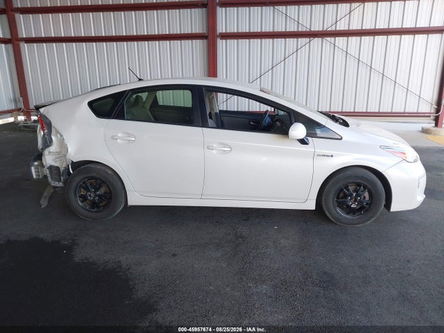 Toyota Prius Two 2015 JTDKN3DU3F1984725 Image 13