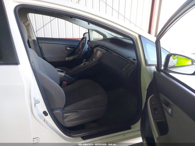 Toyota Prius Two 2015 JTDKN3DU3F1984725 Image 5