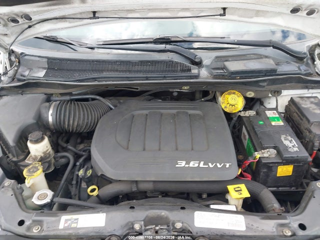 2C4RC1GG8GR261495 Chrysler Town &amp; Country Limited Platinum