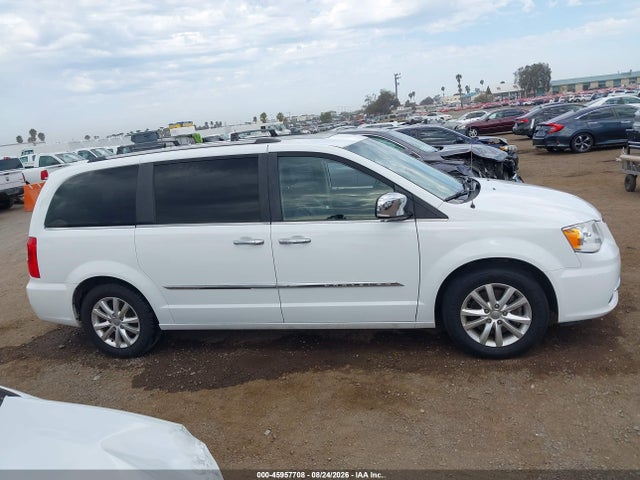 2C4RC1GG8GR261495 Chrysler Town &amp; Country Limited Platinum