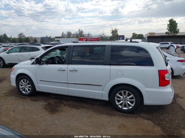 2C4RC1GG8GR261495 Chrysler Town &amp; Country Limited Platinum