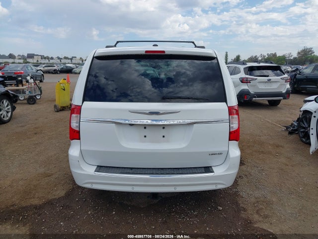 2C4RC1GG8GR261495 Chrysler Town &amp; Country Limited Platinum