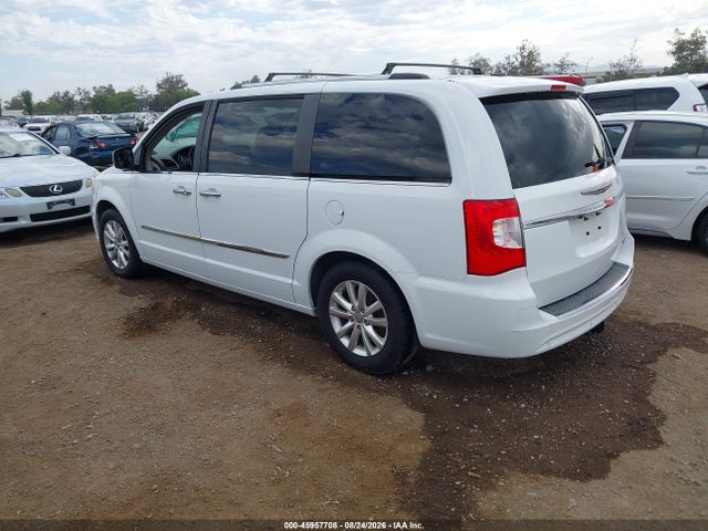 2C4RC1GG8GR261495 Chrysler Town &amp; Country Limited Platinum