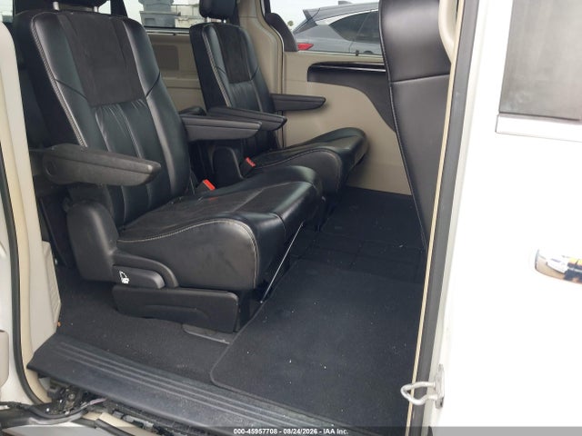 2C4RC1GG8GR261495 Chrysler Town &amp; Country Limited Platinum