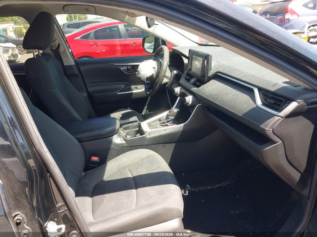 Toyota RAV4 LE 2019 2T3H1RFV8KW004688 Image 5