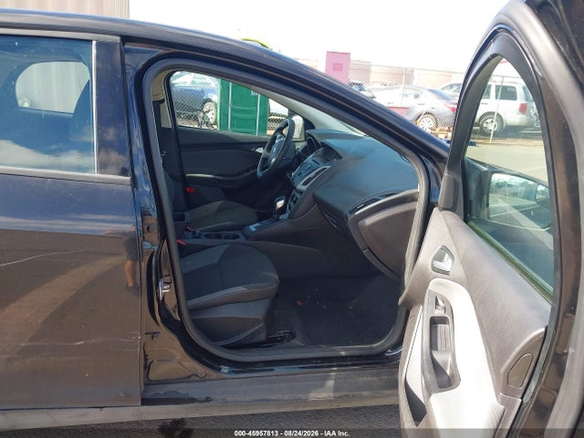 1FADP3K2XEL153574 Ford FOCUS SE