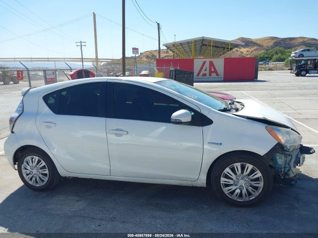 Toyota Prius C Two 2014 JTDKDTB37E1570360 Image 14