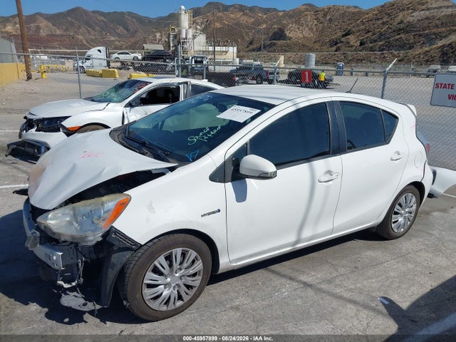 Toyota Prius C Two 2014 JTDKDTB37E1570360 Image 15