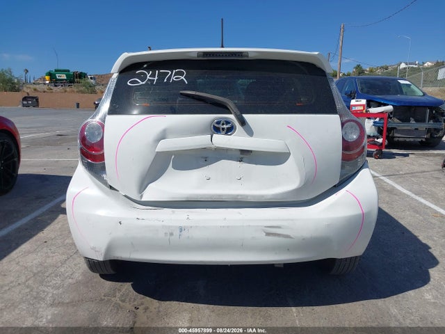 Toyota Prius C Two 2014 JTDKDTB37E1570360 Image 17