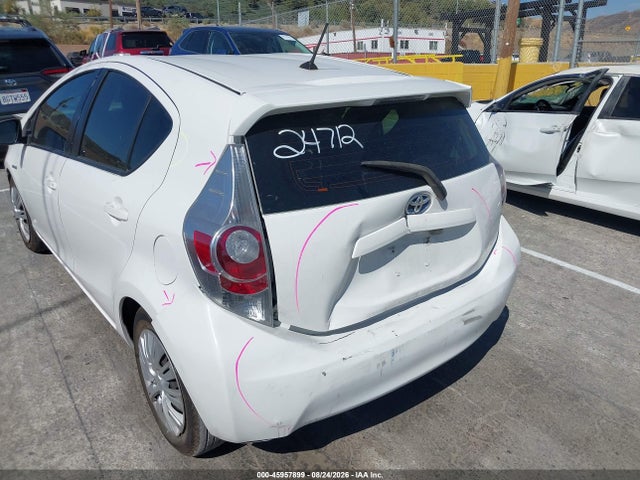 Toyota Prius C Two 2014 JTDKDTB37E1570360 Image 18
