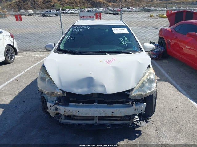 Toyota Prius C Two 2014 JTDKDTB37E1570360 Image 21
