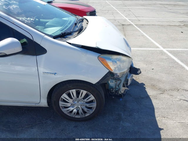 Toyota Prius C Two 2014 JTDKDTB37E1570360 Image 22