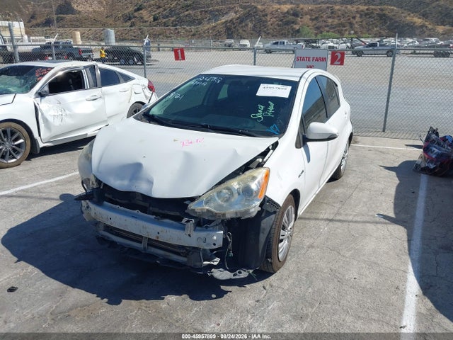 Toyota Prius C Two 2014 JTDKDTB37E1570360 Image 2