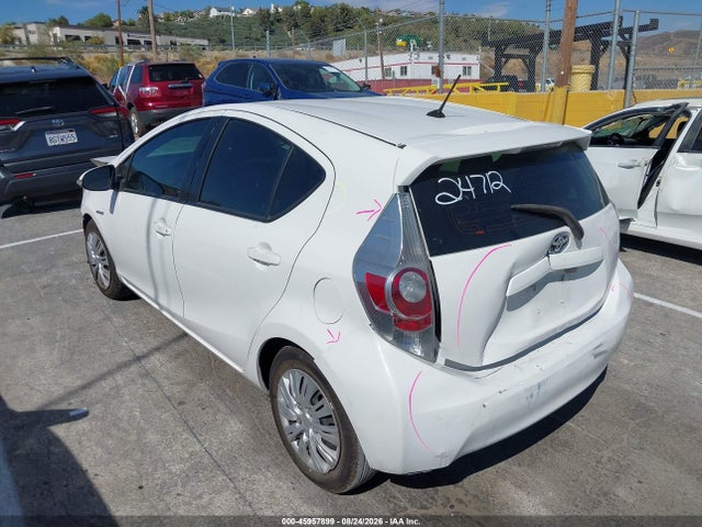 Toyota Prius C Two 2014 JTDKDTB37E1570360 Image 3