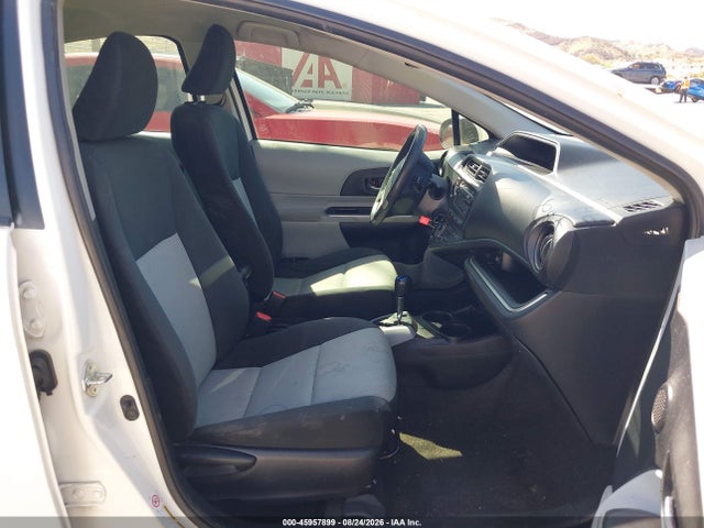 Toyota Prius C Two 2014 JTDKDTB37E1570360 Image 5