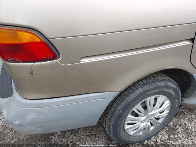2000 Toyota Sienna Le მანქანა იყიდება აუქციონზე, vin: 4T3ZF13C1YU179500, აუქციონის ნომერი: 45958169