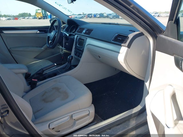 Продажа на аукционе авто 2016 Volkswagen Passat 1.8t S, vin: 1VWAS7A37GC047788, номер лота: 45958362
