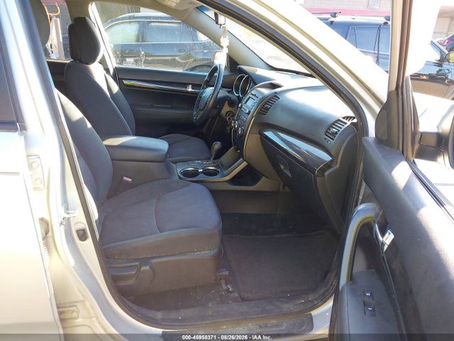 Продажа на аукционе авто 2011 Kia Sorento Lx, vin: 5XYKT3A15BG144889, номер лота: 45958371