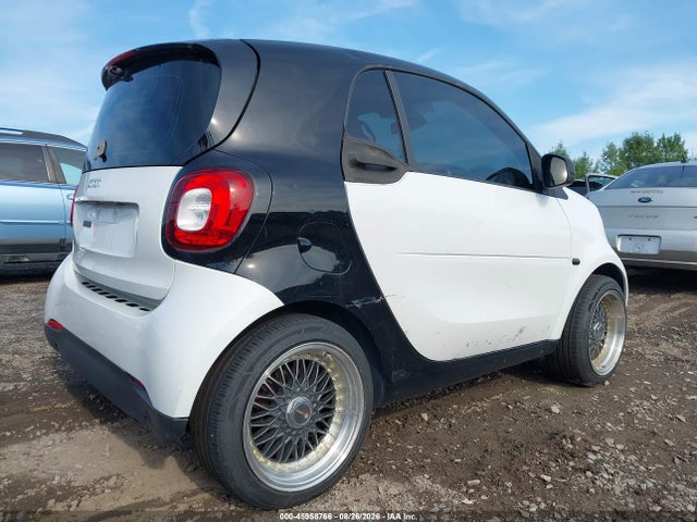 Продаж на аукціоні авто 2016 Smart Fortwo Passion/prime/proxy/pure, vin: WMEFJ5DA4GK074528, номер лоту: 45958766