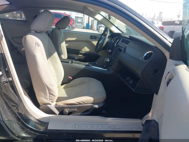 45958884 :رقم المزاد ، 1ZVBP8AN9A5129546 vin ، 2010 Ford Mustang V6/v6 Premium مزاد بيع