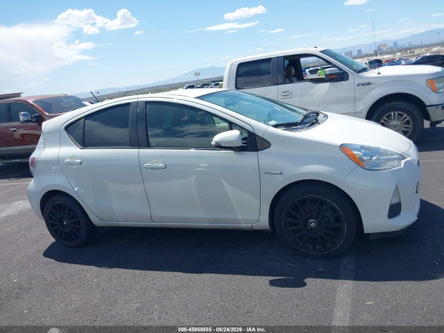 Toyota Prius C Three 2014 JTDKDTB35E1078684 Image 13