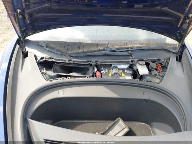 2018 Tesla Model 3 Long Range/mid Range მანქანა იყიდება აუქციონზე, vin: 5YJ3E1EA1JF160218, აუქციონის ნომერი: 45958938